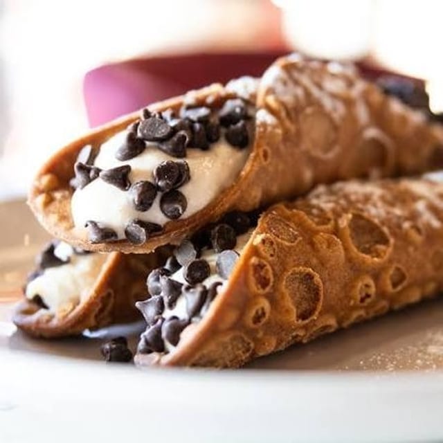 Cannoli.